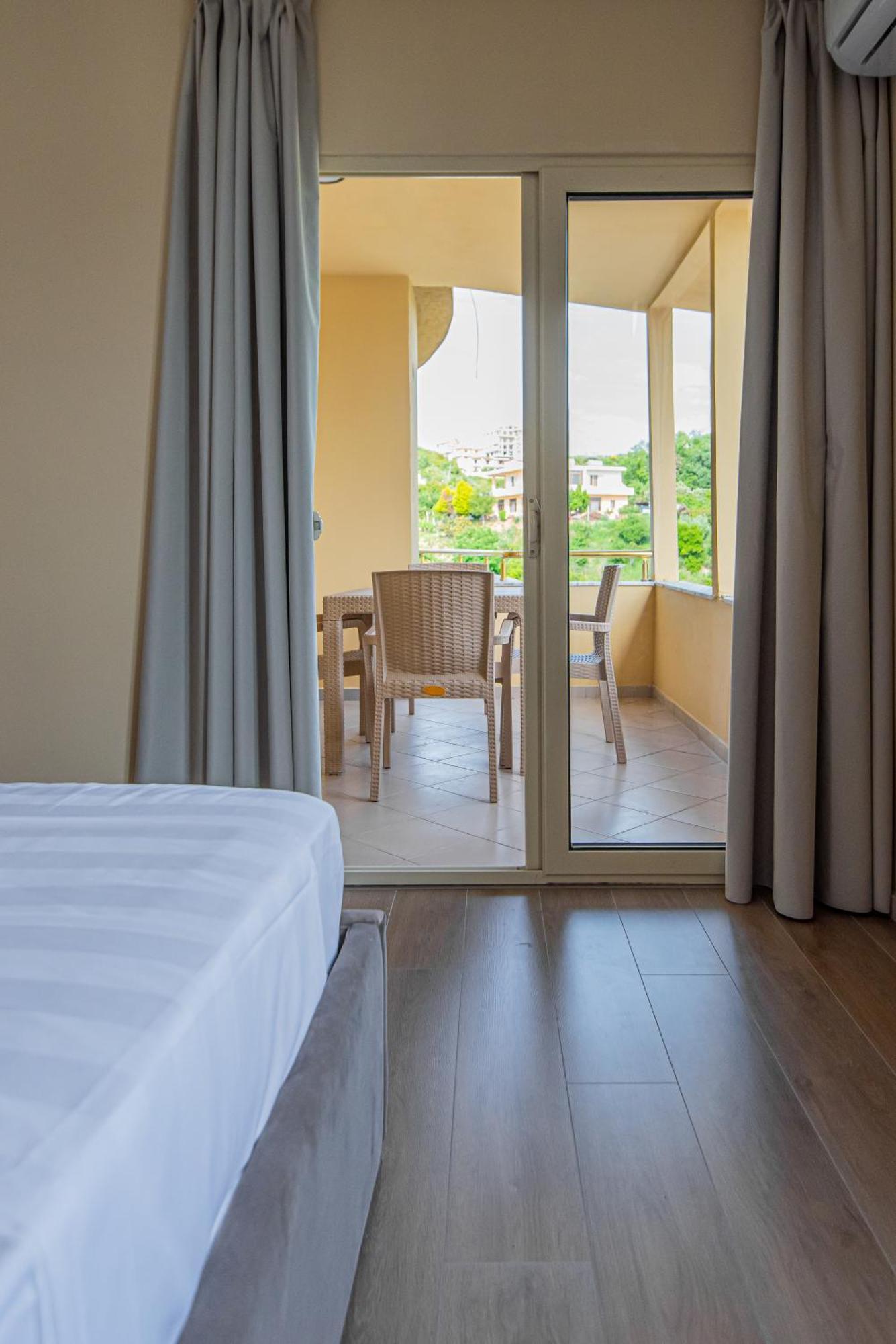 Aparthotel Eda Дуррес Екстер'єр фото